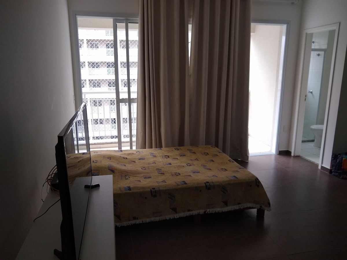 Inteligentná TV a štandardná manželská posteľ