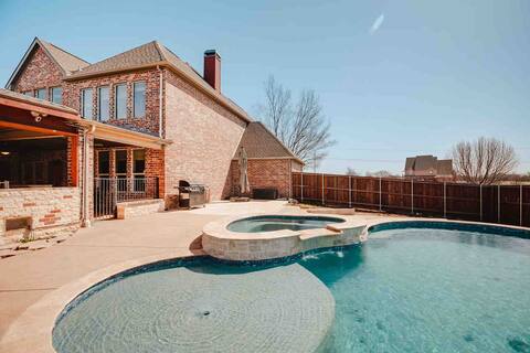Dallas Vacation W Pool Hot Tub 1.5 acre NO PARTY