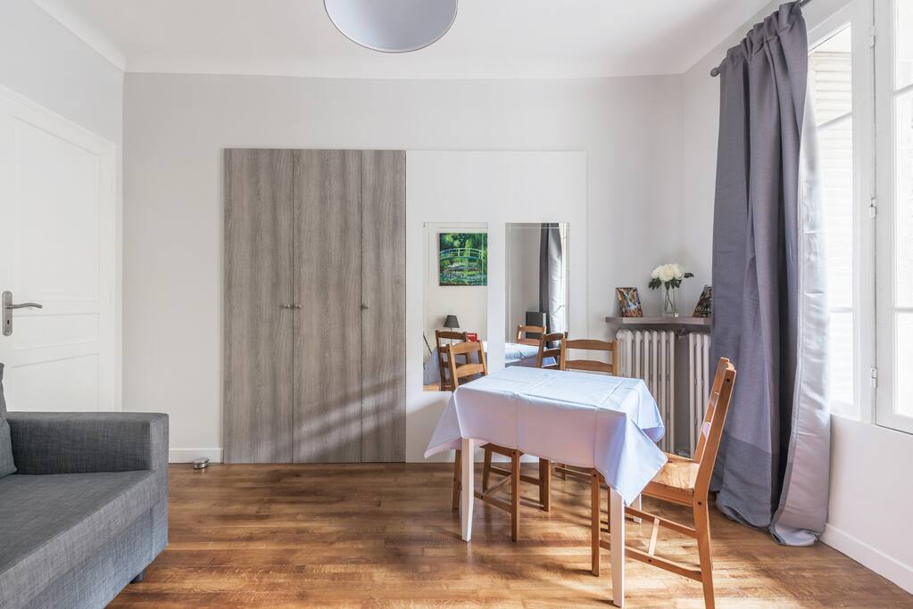 18 square meters' room / Chambre de 18m²