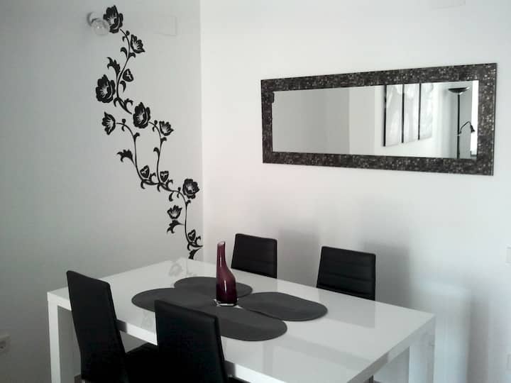 Trendy apartment in down town. WiFi