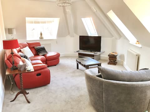 Top performing Airbnb: Luxury Penthouse Apartment in Heart of Stratford in Warwickshire