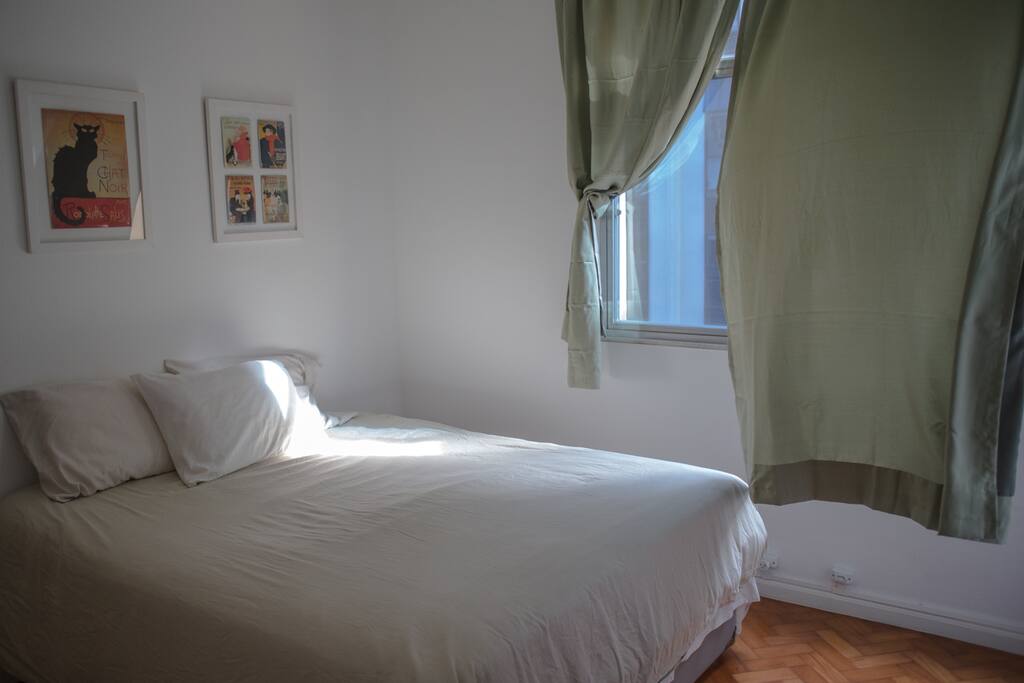 Cama box tamanho Queen (pode ser transformada em duas camas de solteiro)