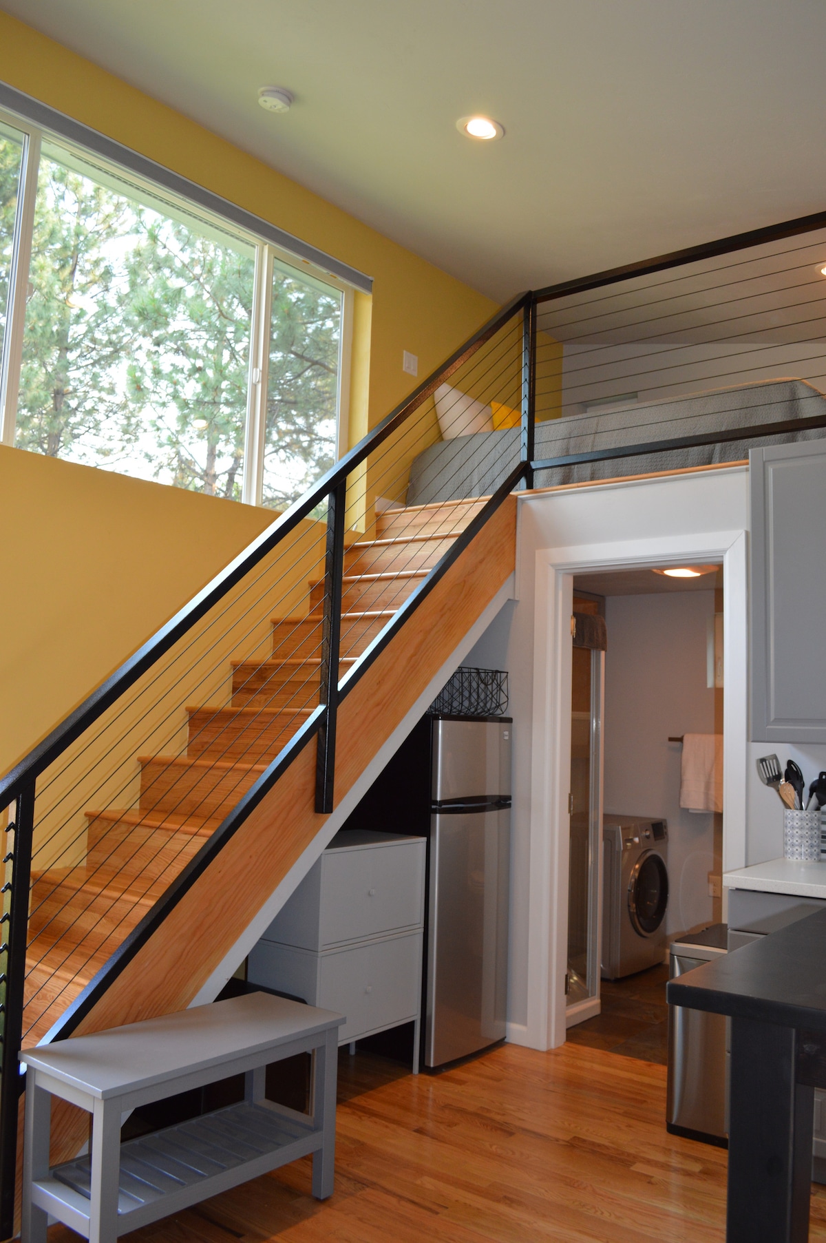 Otvoreni dnevni prostori s ogromnim nadsvođenim stropovima čine prostor otvorenim i svijetlim