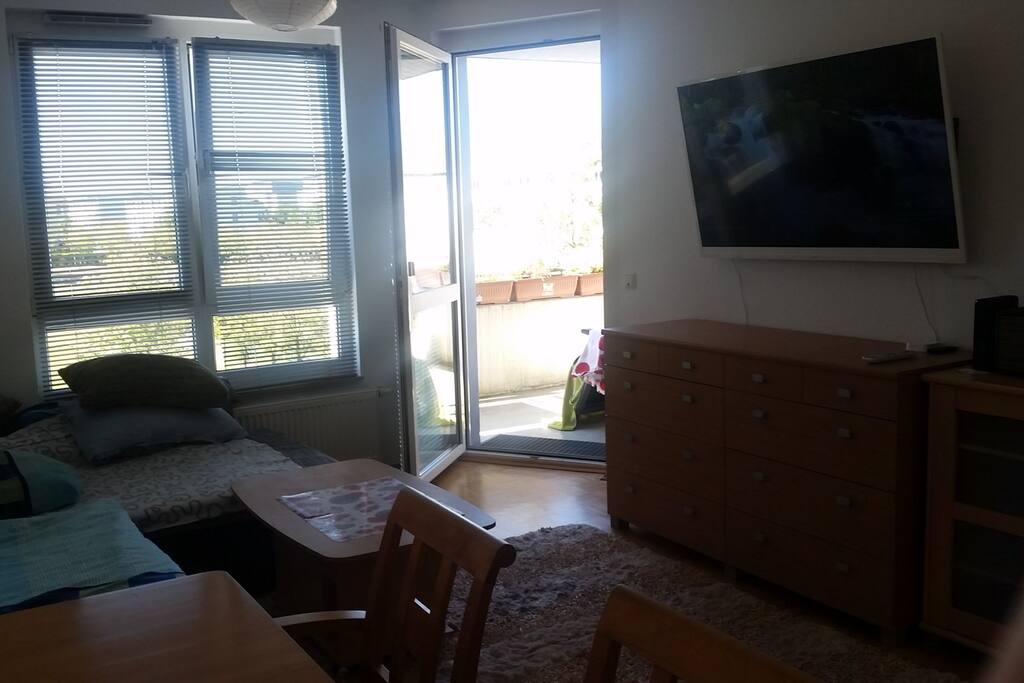Balkon Tür und 55" TV Kabel u. Amazon Prime