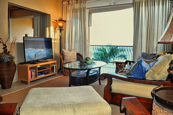 Surf, Sand, Sun Oceanfront Beach Getaway Las Olas - San José del Cabo