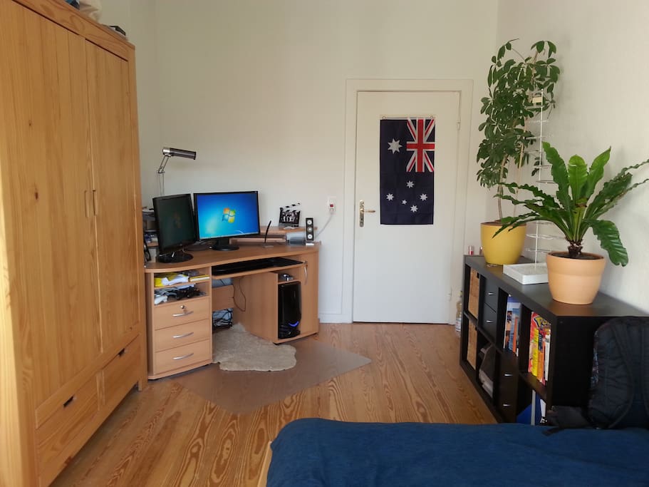 Schlafzimmer, eine Schrankseite steht zur Verfügung