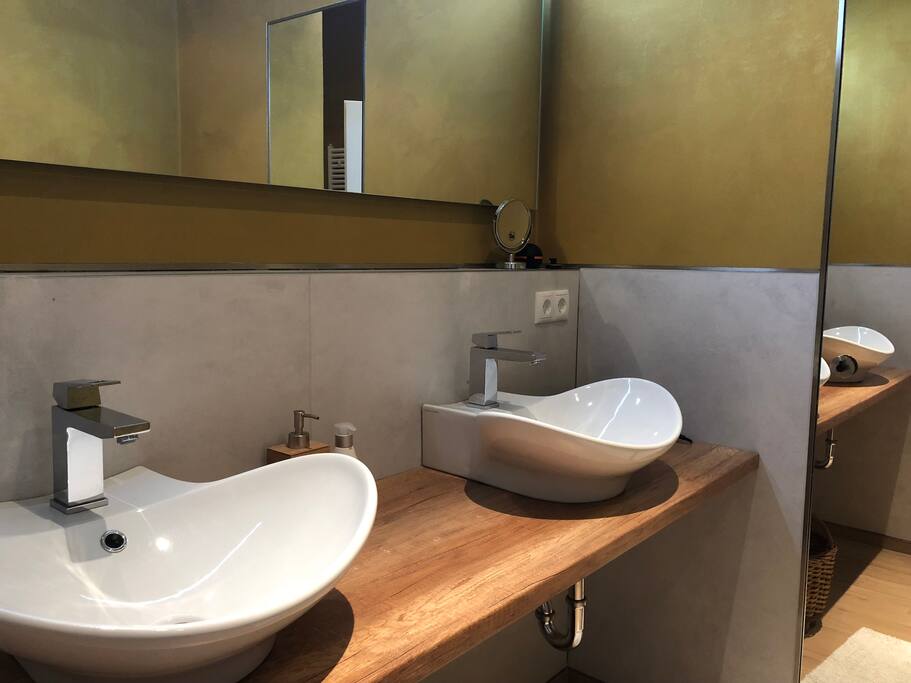 Neu und hochwertig saniertes Badezimmer