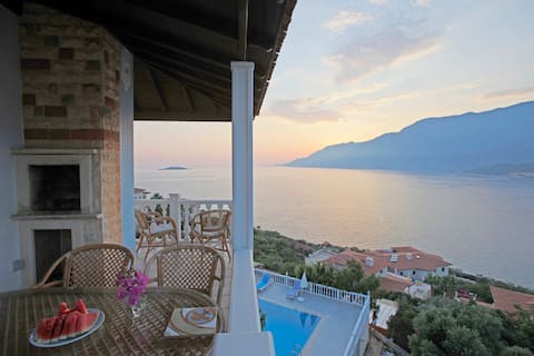 apartment with fantastic seaview, pool and garden