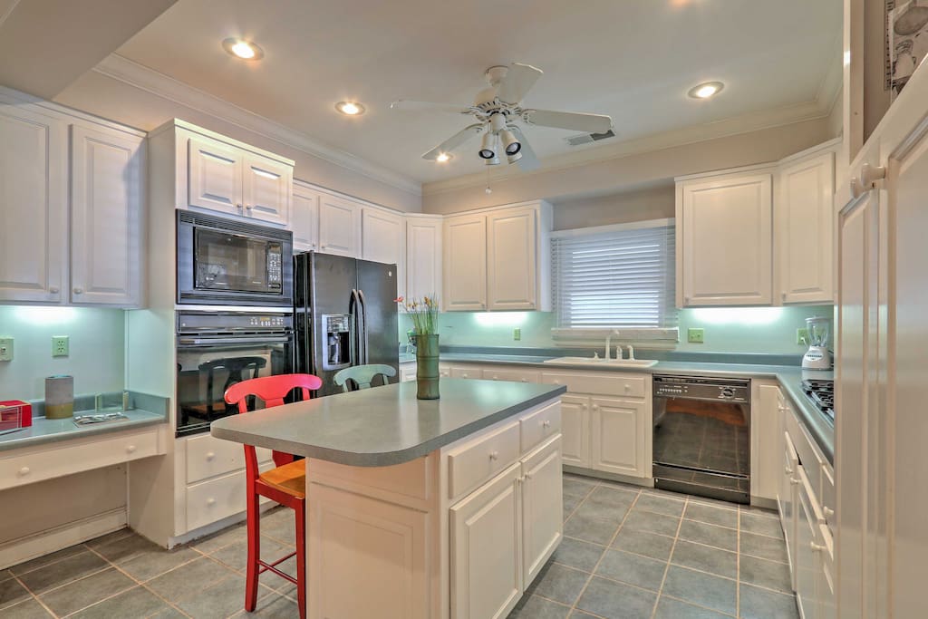 The chef in your group can look forward to experimenting in this fully equipped kitchen.