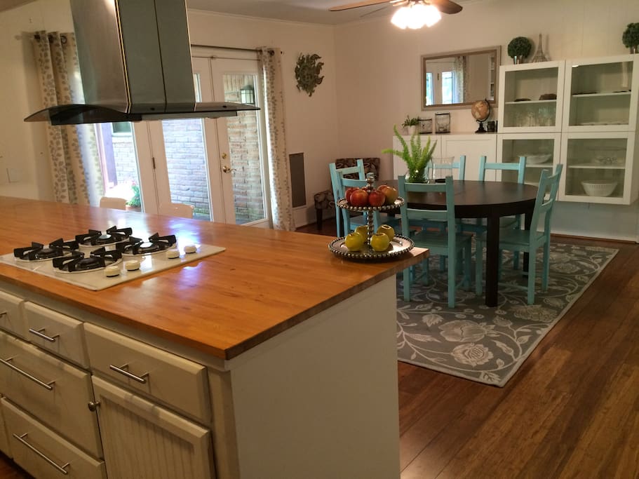 open kitchen/dining room