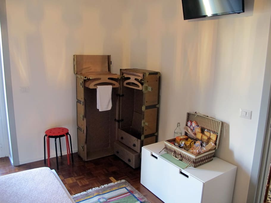 Room 1 (dettaglio armadio)