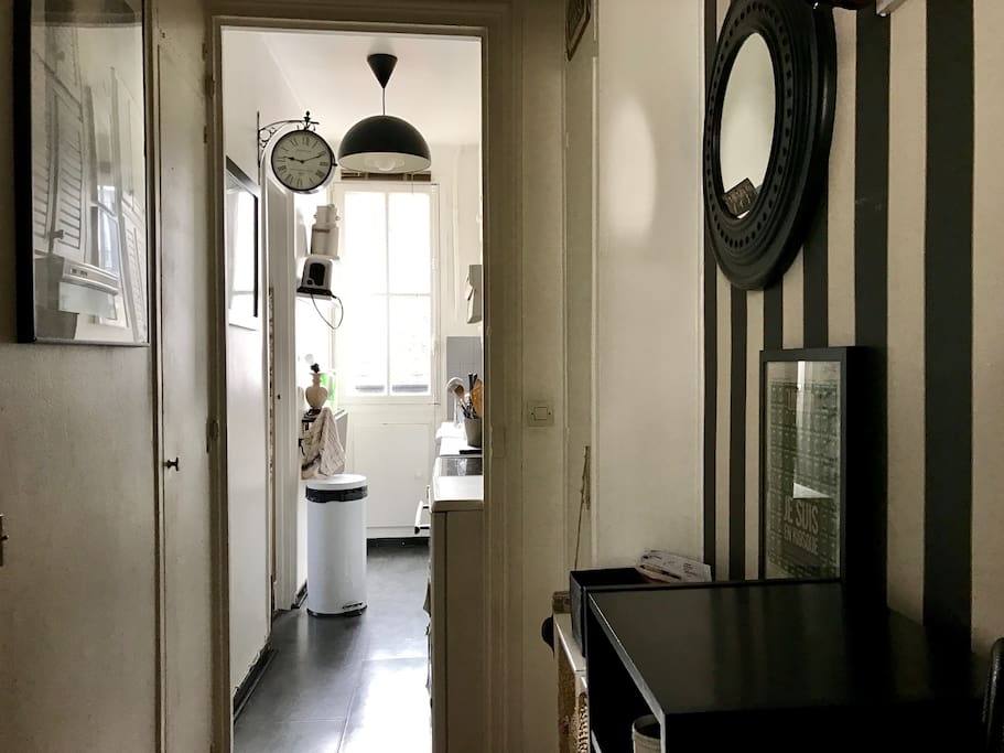 Welcoming entrance between Living Room and Kitchen