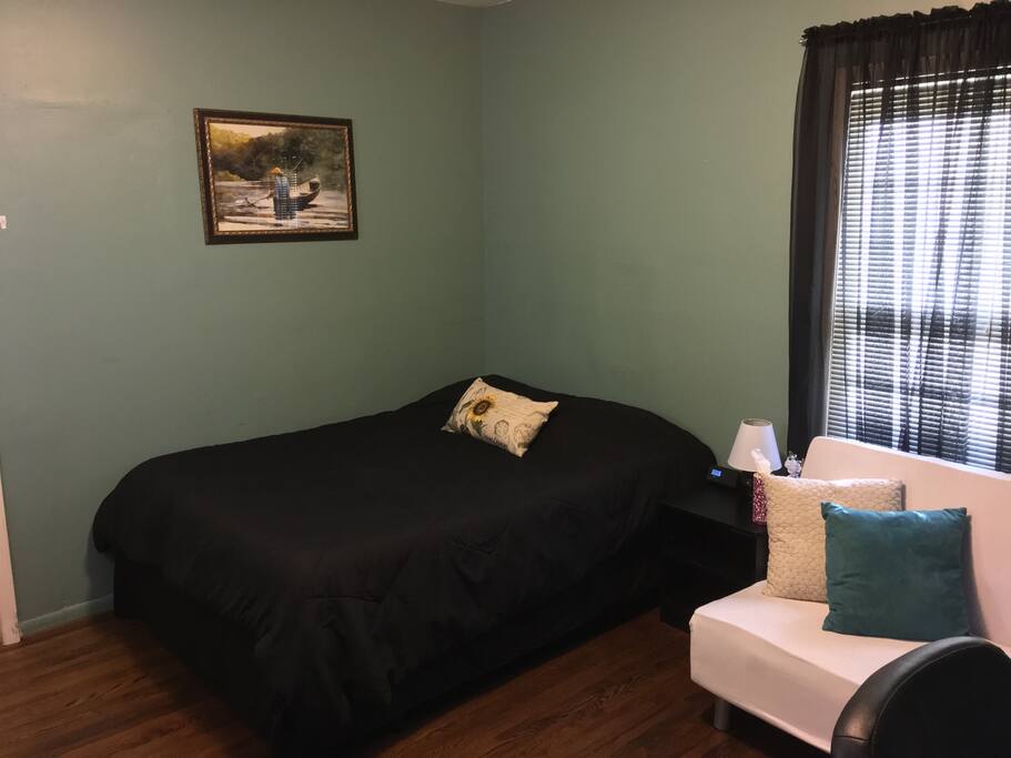 Super comfy queen sized bed.