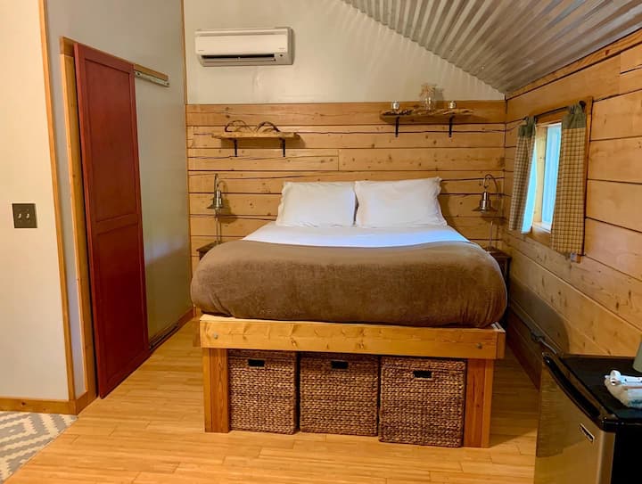 Queen Bed and Private Bathroom in Cabin