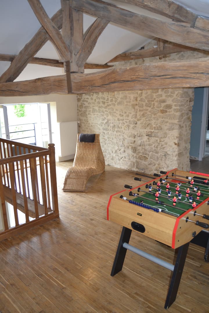 Mezzanine me tavolinë foosball
