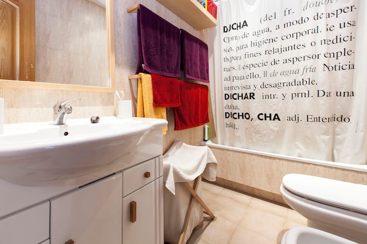 Quiet flat in historical Chamberí (IE, CEF area)