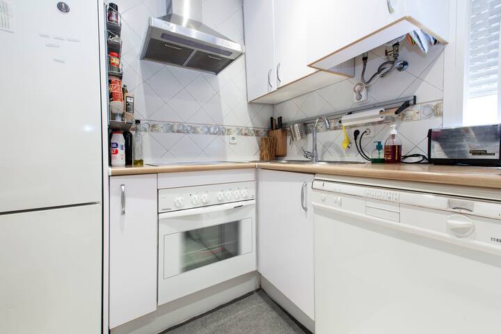 Quiet flat in historical Chamberí (IE, CEF area)