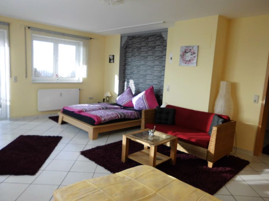 Familienzimmer hier gibt es noch 2 Reisebettchen für die ganz kleinen die zur verfügung gestellt werden können