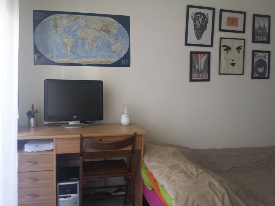 La chambre et le bureau