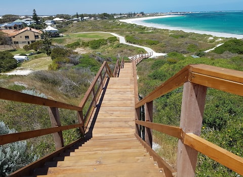 Cosy Cottage inconic Lancelin beach cottage.