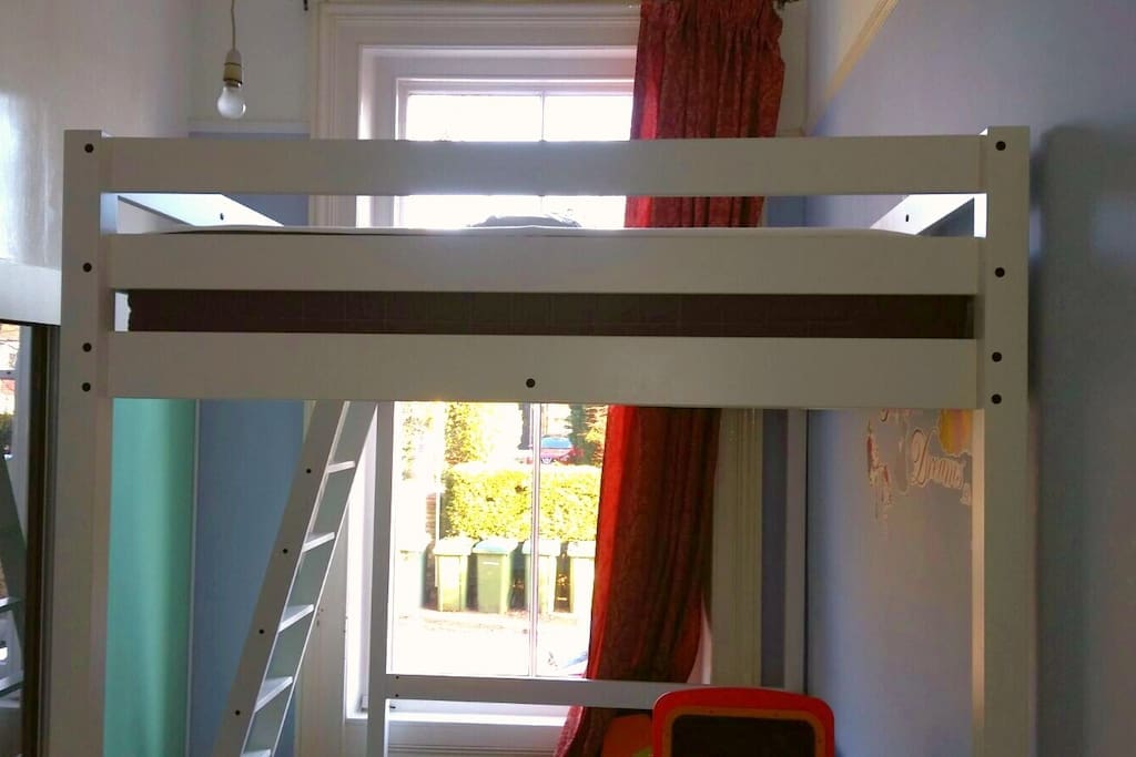 Cosy Bedroom - this is not the bedroom in the listing. This is an extra bedroom to be rented separately