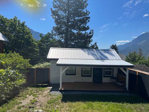 Charming tiny home in heart of Lillooet