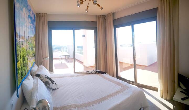 Master en-suite bathroom