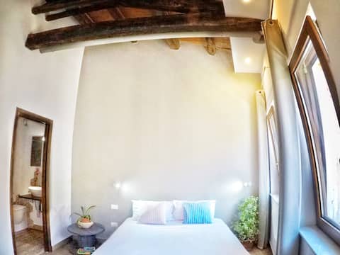 Central Bright Ensuite Bedroom close to Waterfront