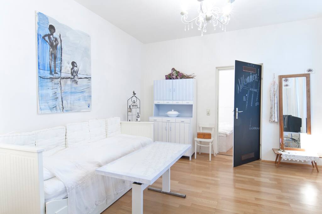 ROMANTIC COTTAGE with garden, Vienna 7 Houses for Rent in Vienna