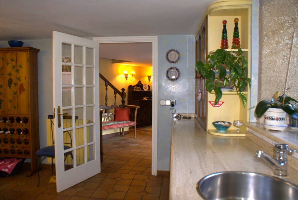 Entrada vista desde la cocina (planta baja)