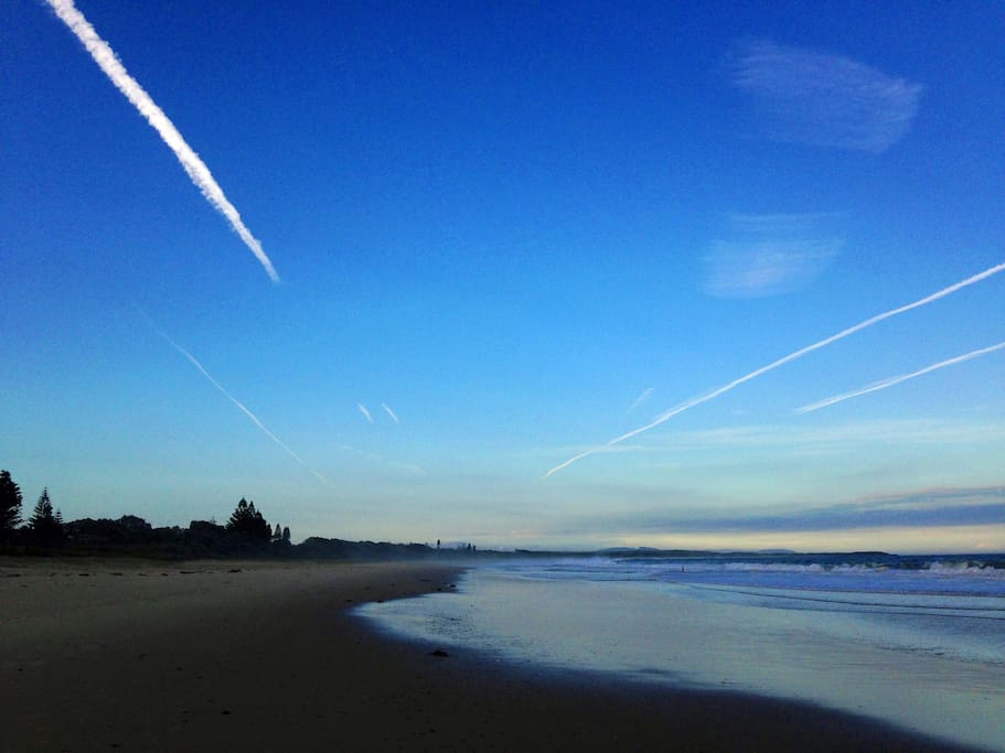 Beautiful Diamond Beach - Units are just behind the pine trees to the left.