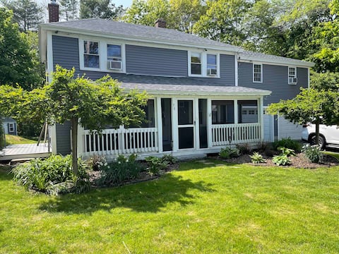 Top Airbnb: Happy Hours, a quaint and fun home with large yard in Cape Neddick