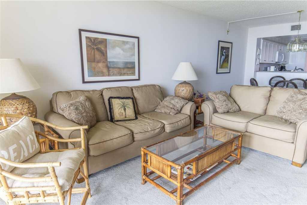 Make yourself at home - With comfortable seating, TV with cable, plush carpet, and free WiFi, the living room(like the rest of Ba