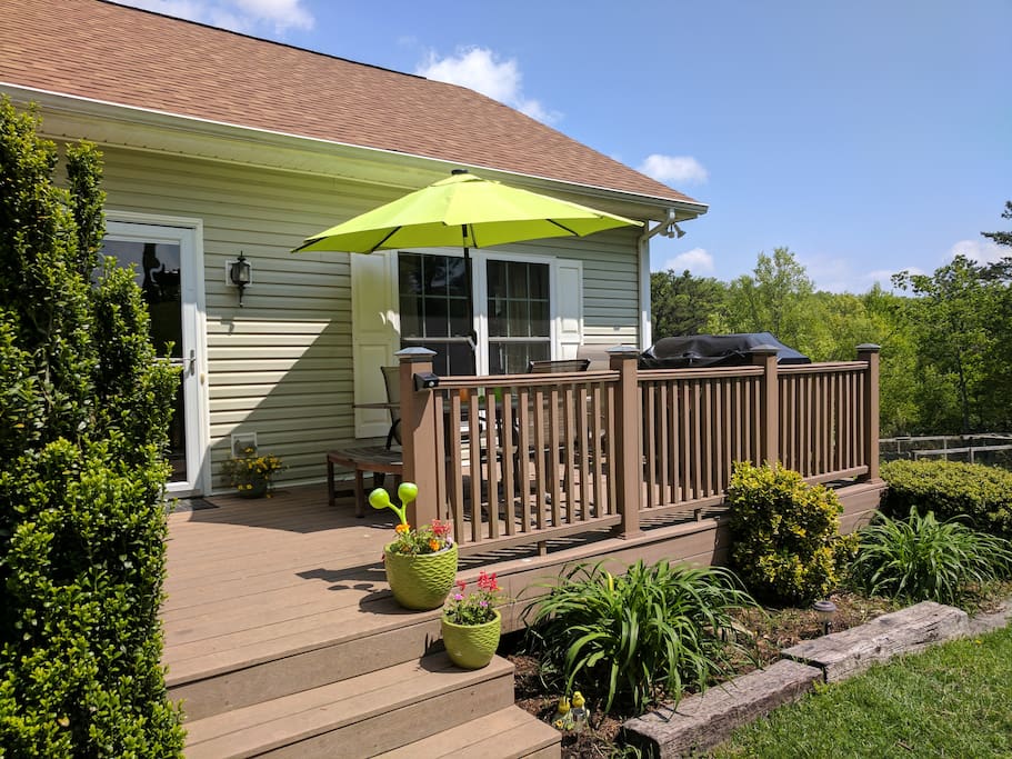 Front deck with grill