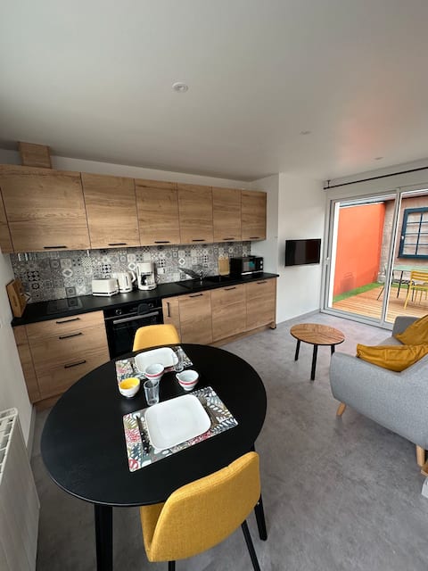 Top performing Airbnb: Cozy, quiet and new apartment in Carnac