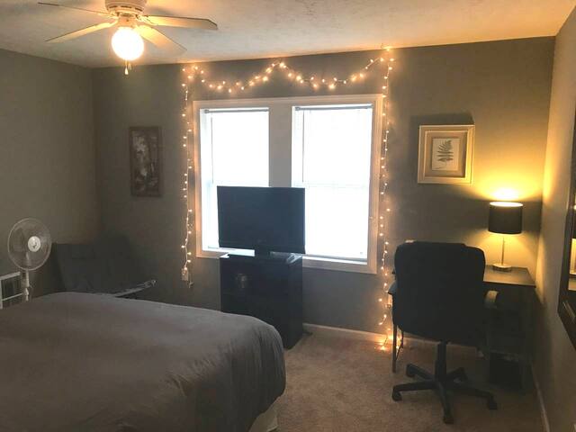 Cozy Private Room near Downtown & Broad Ripple