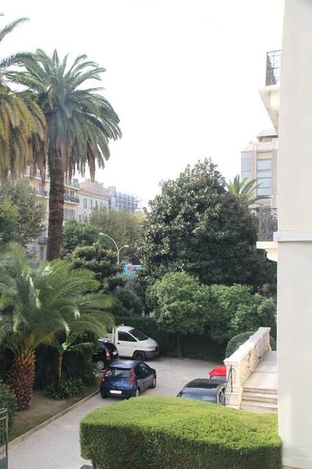 1 minutes from Nice Etoile.