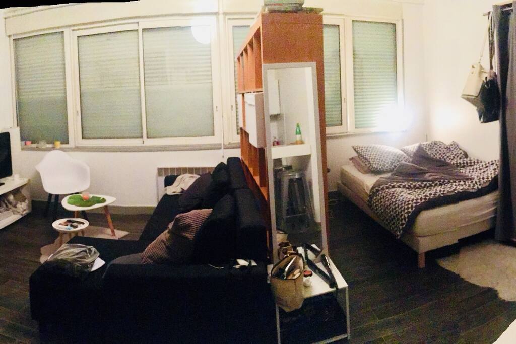 Le petit coin salon séparé du coin nuit