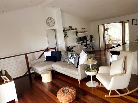 Beach house + pool pet friendly