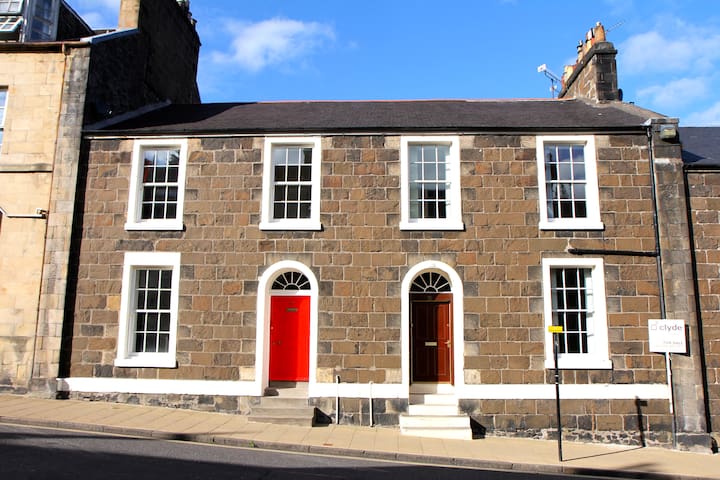 Big room in old Stirling townhouse