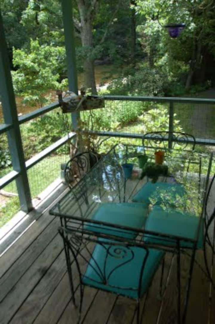 The Rapids Mountain River Retreat Houses for Rent in Burnsville