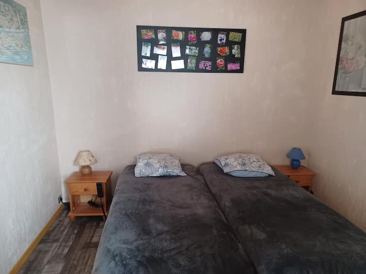 Postele - spálňa s 2 oddelenými posteľami 1 na prízemí 
