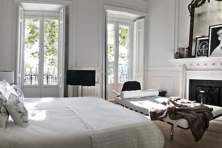 *Center Luxurious Apartment. Museum Mile Wifi,A/C*