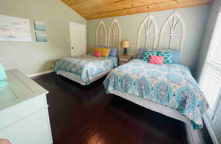 Master -  2 queensize bedden