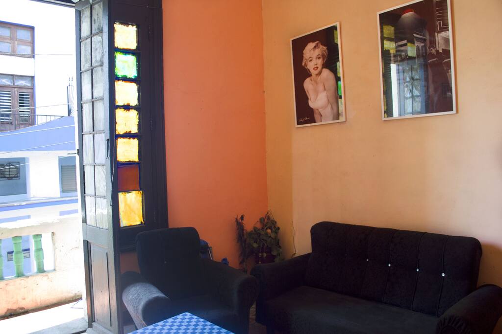 MARILYN LIVING ROOM