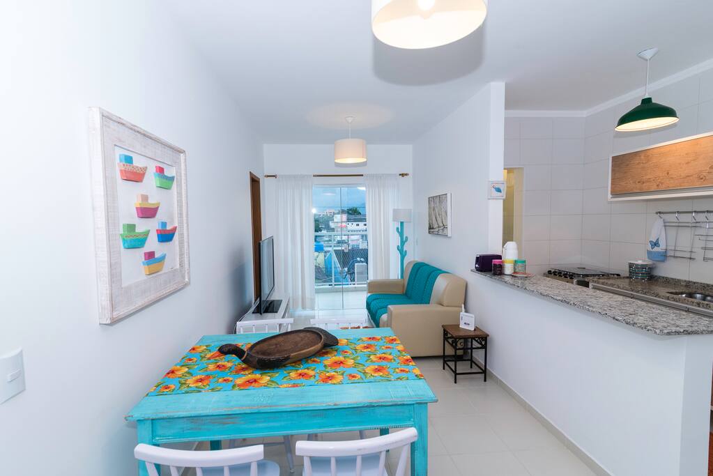 sala com mesa de jantar