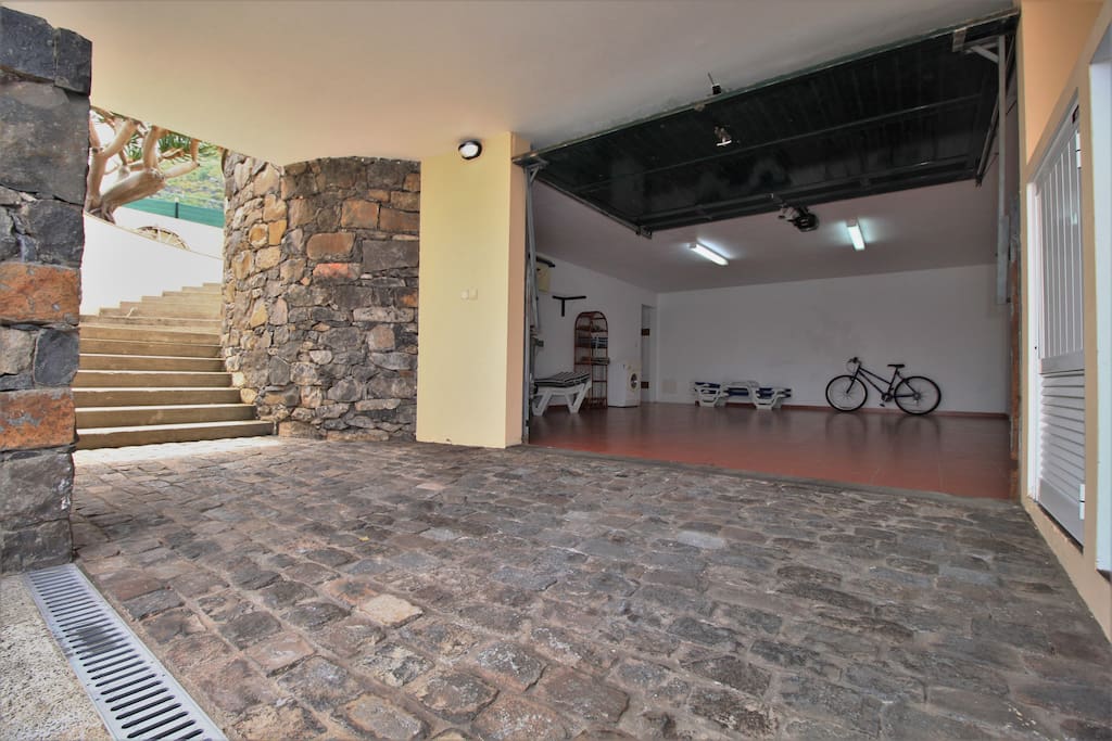 Entrada e Garagem