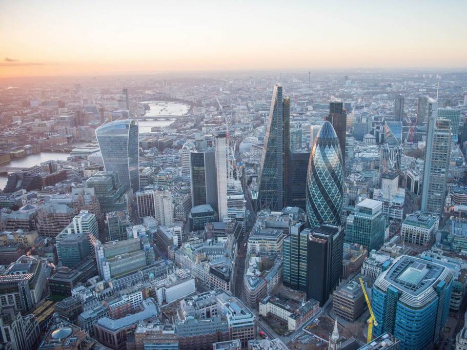 Located near the center of the city of London, penthouse has roof terrace with gorgeous skyline views