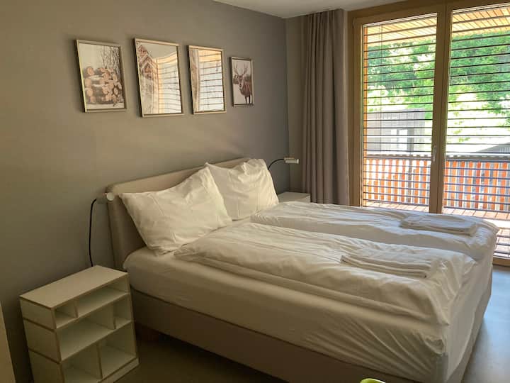 Segundo dormitorio - cama doble + armario con cuatro puertas