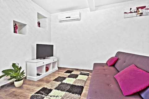Top performing Airbnb: CICI house with apartment in Murine